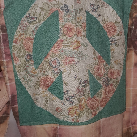 Upcycled Bleached Flannel with Giant Floral Peace Sign on back Sz. M - Picture 3 of 3